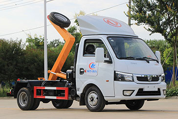 东风途逸勾臂垃圾车