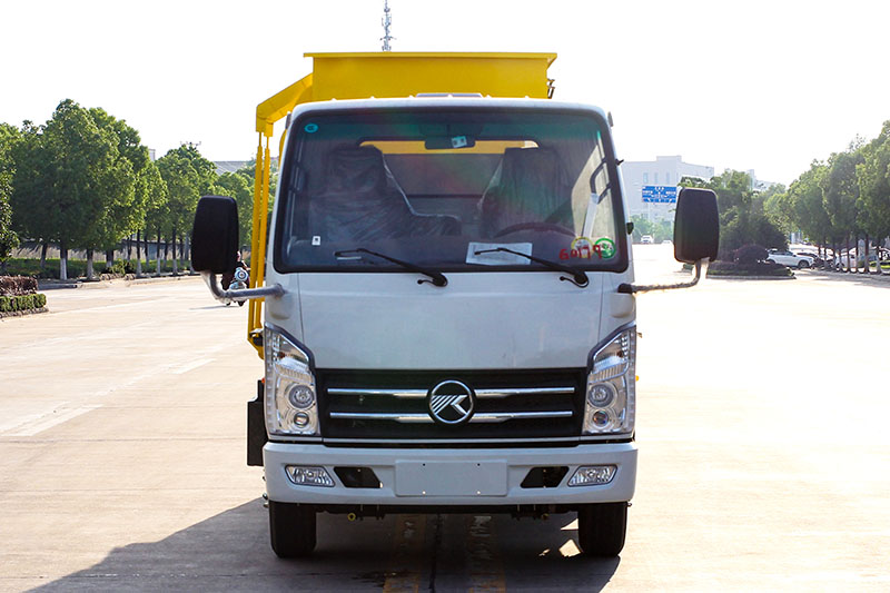 凯马餐厨垃圾车（厢式）(3方）