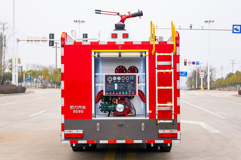 大多利卡双排水罐消防车5方