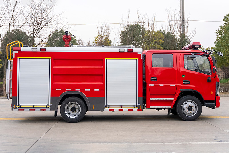 大多利卡双排水罐消防车5方