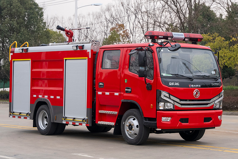 大多利卡双排水罐消防车5方