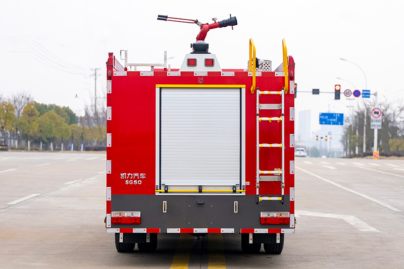 大多利卡双排水罐消防车5方