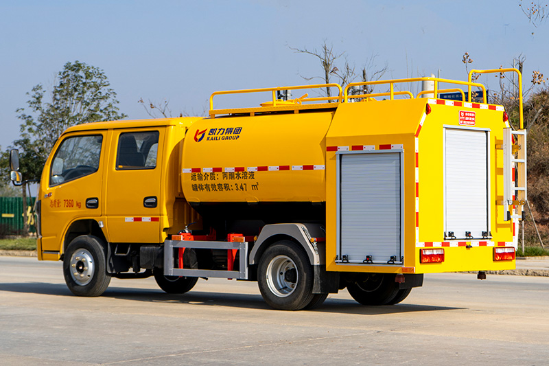 小多利卡双排-4.2方-消防洒水车