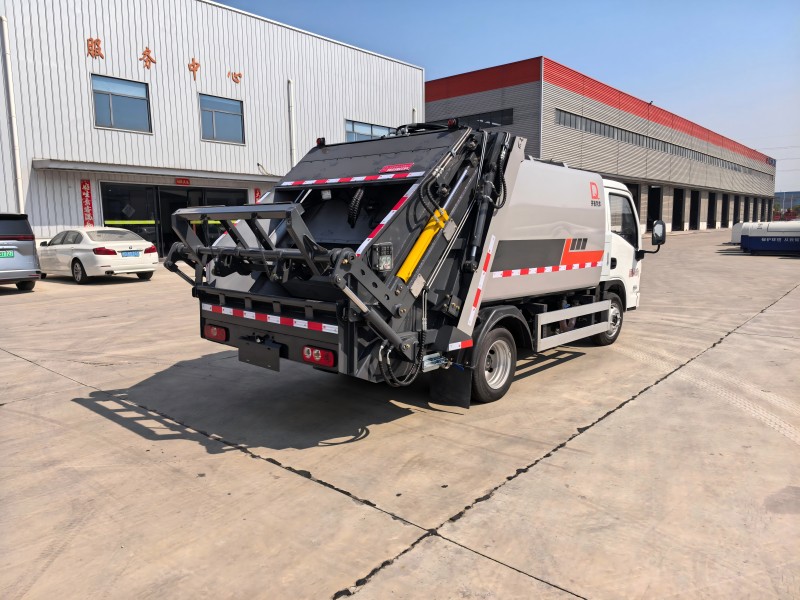 5.5方纯电动压缩式垃圾车