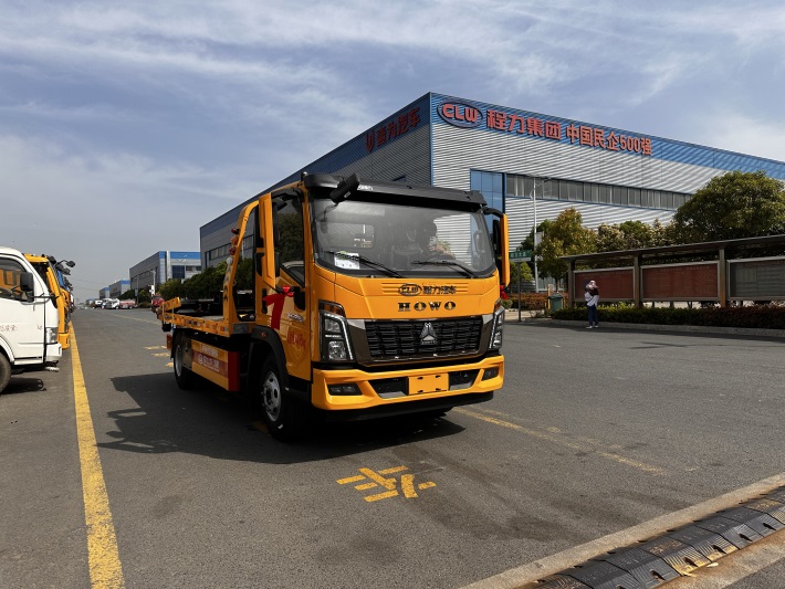 豪沃统帅潍柴170蓝牌清障车8吨重载板