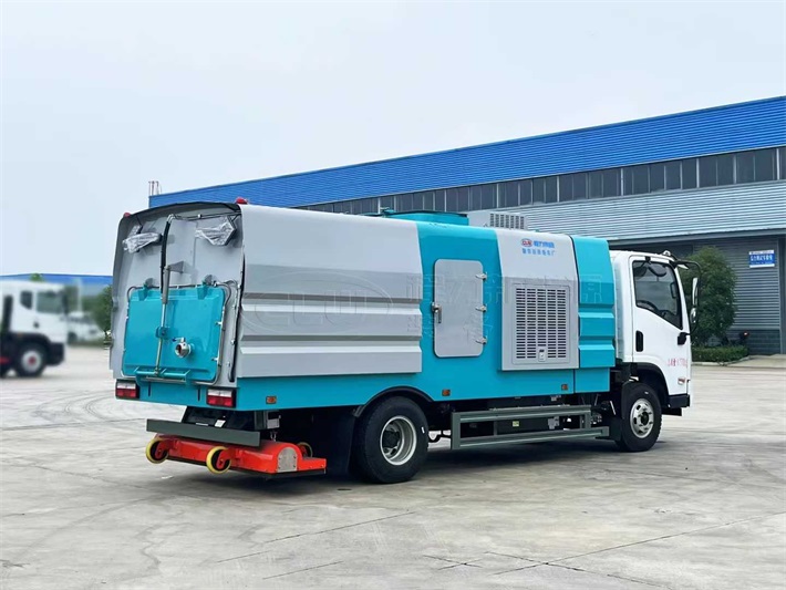 东风华神纯电动吸尘车