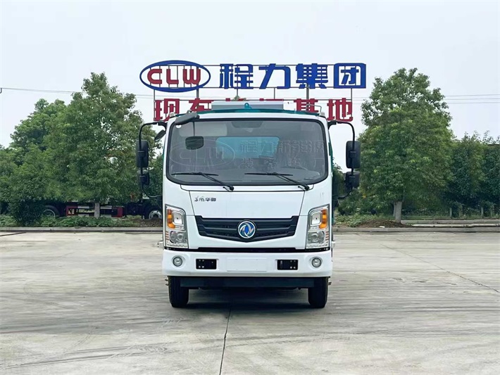 东风华神纯电动吸尘车