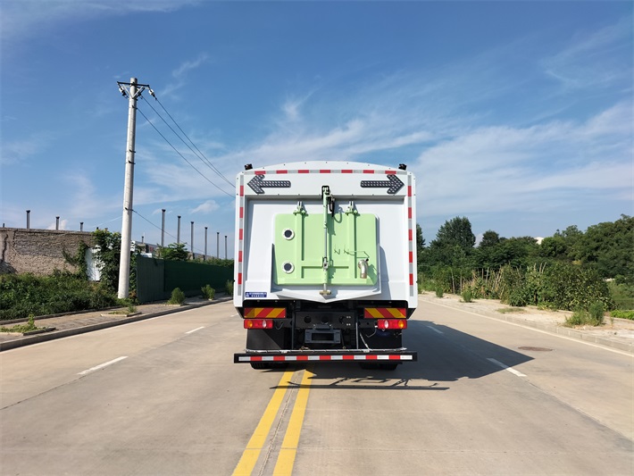 东风天锦18吨纯电动洗扫车