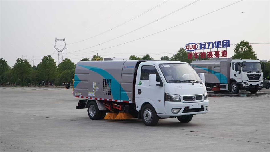 东风途逸纯电动扫路车