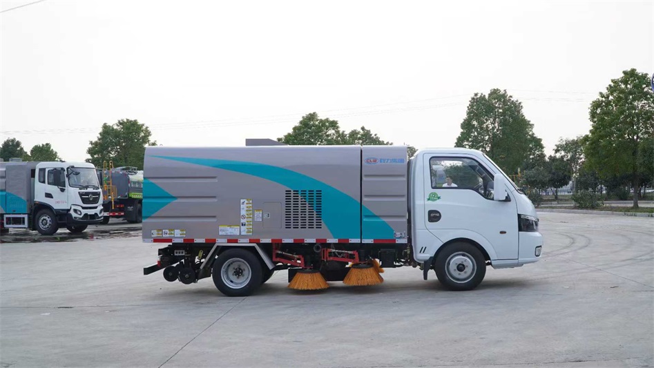 东风途逸纯电动扫路车