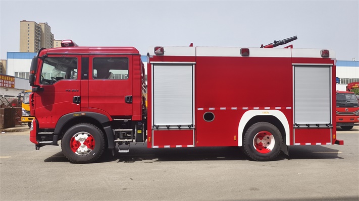 重汽豪沃8吨水罐（泡沫）消防车