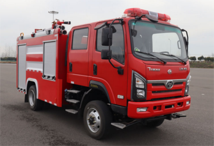 四驱三环十通4.7方水罐消防车