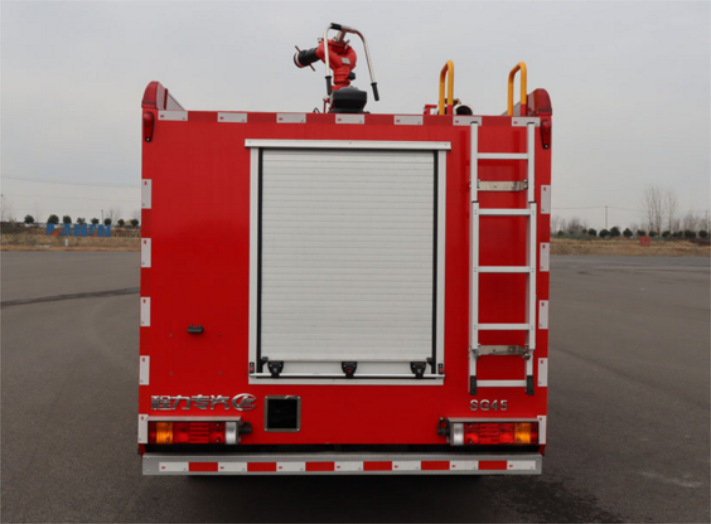 四驱三环十通4.7方水罐消防车