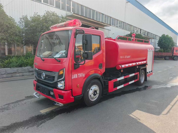 东风大多利卡8方消防洒水车
