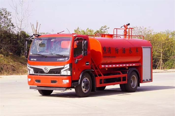 东风福瑞卡 8 方消防洒水车