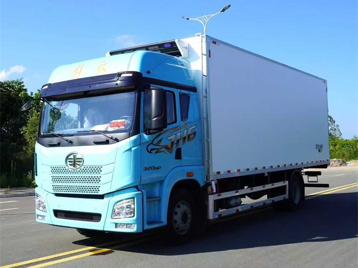解放6.8米冷藏车
