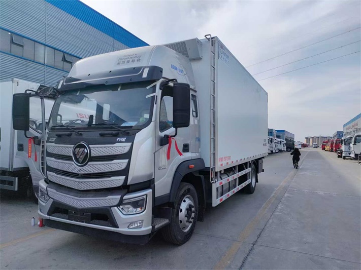 欧曼6.8米冷藏车