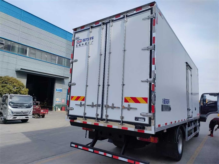 欧曼6.8米冷藏车