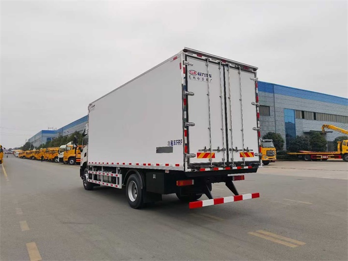 天锦6.8米冷藏车