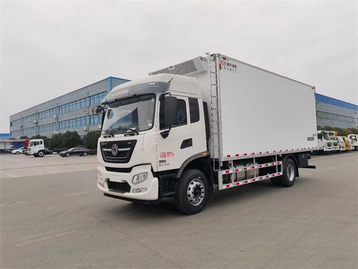 天锦6.8米冷藏车