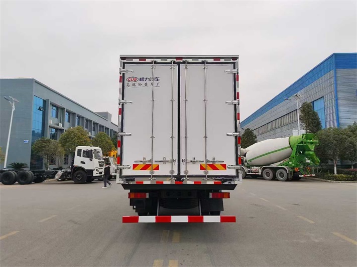 天锦6.8米冷藏车