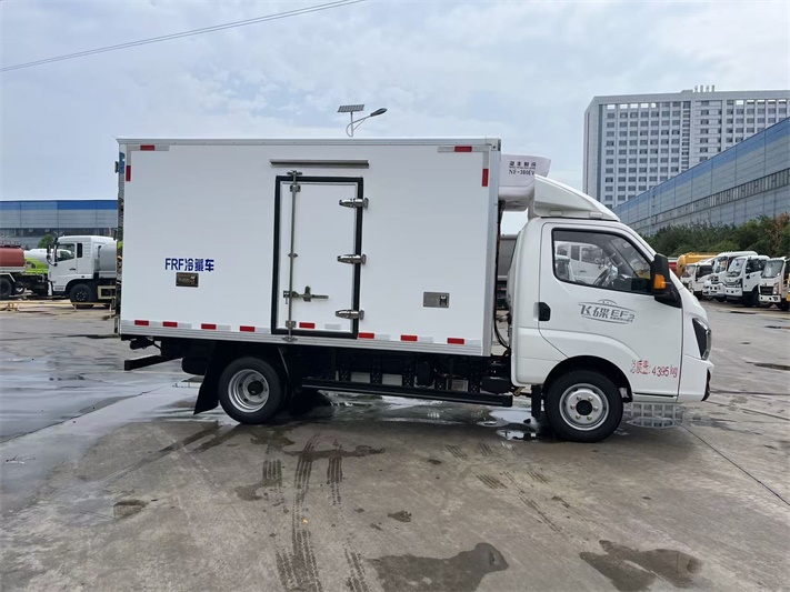 飞碟缔途EF3纯电动3.8米小型冷藏车