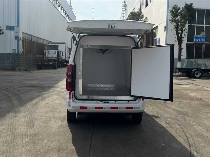 金杯小海狮面包冷藏车