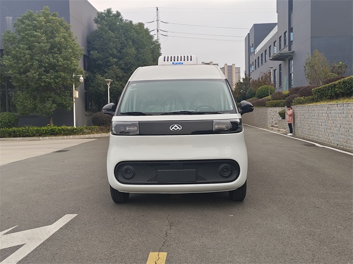 上汽大通纯电动面包冷藏车