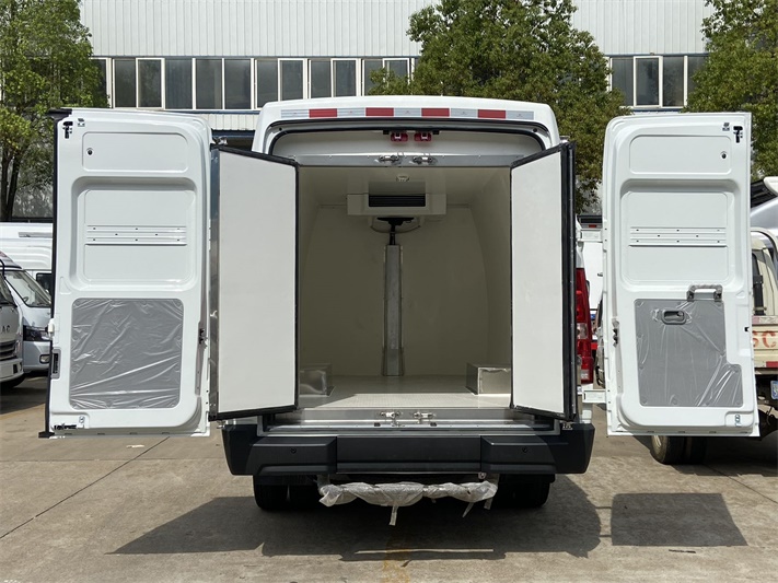 依维柯面包冷藏车