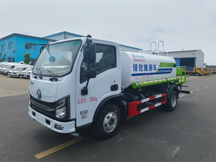 东风华神5吨洒水车