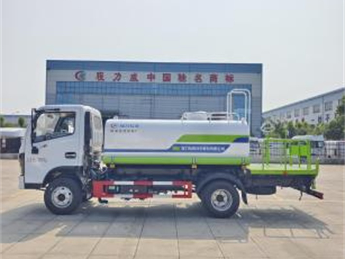 东风5吨洒水车