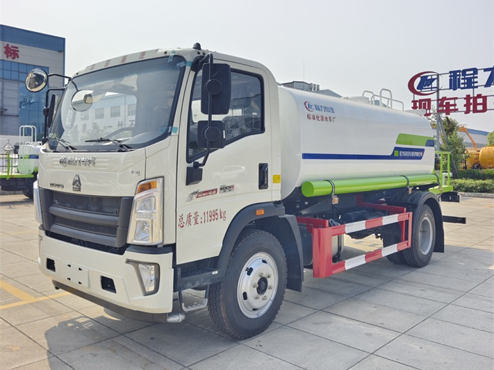 重汽豪沃10吨防役消毒洒水车