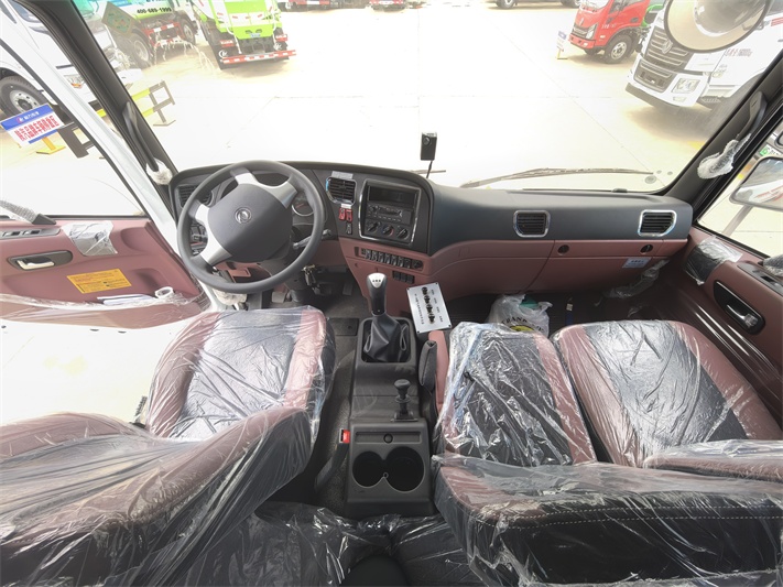 东风专底12吨洒水车