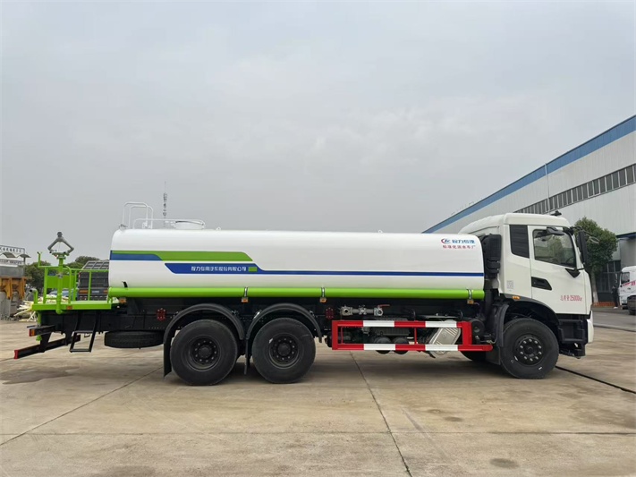 东风天锦后双桥20吨洒水车