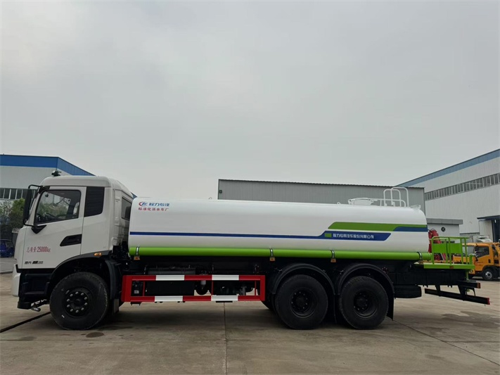 东风天锦后双桥20吨洒水车