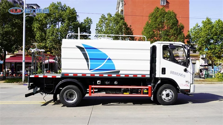 福田领航7方蓝牌洒水抑尘车