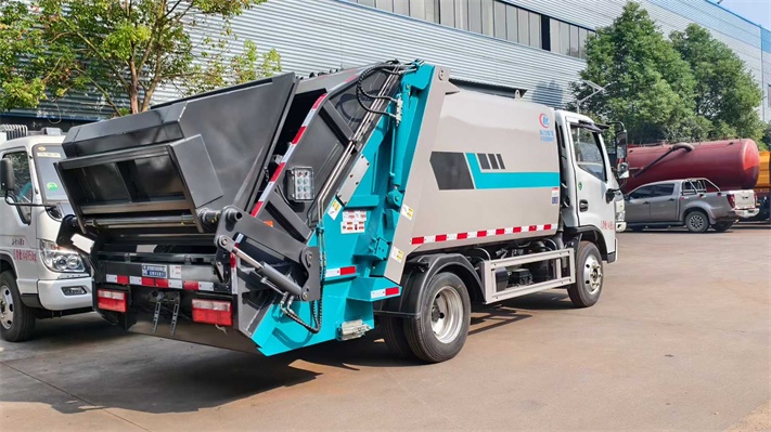 东风6方蓝牌压缩垃圾车