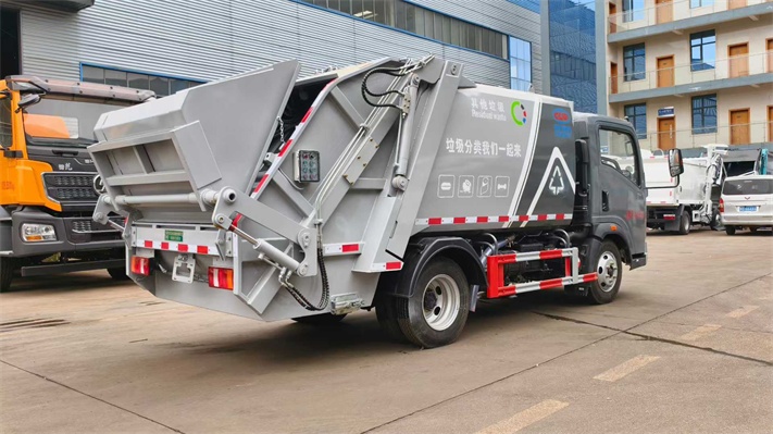 重汽豪沃蓝牌6方压缩垃圾车