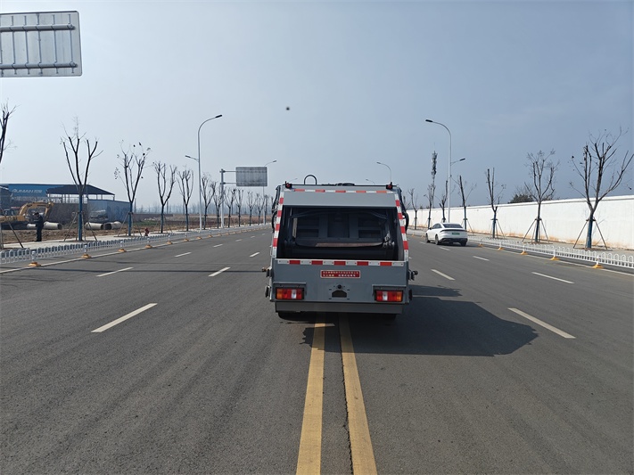 重汽豪曼蓝牌6方压缩垃圾车