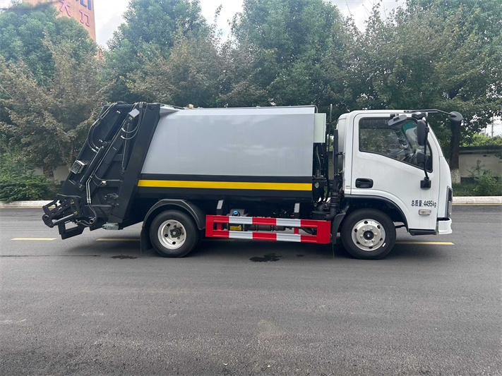 东风华神6方蓝牌压缩垃圾车