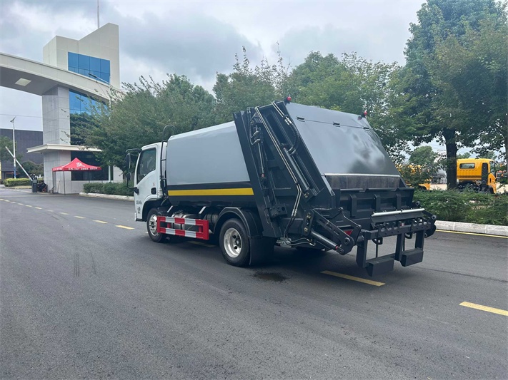 东风华神6方蓝牌压缩垃圾车