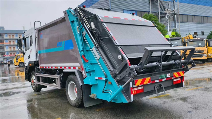 东风D9 压缩垃圾车