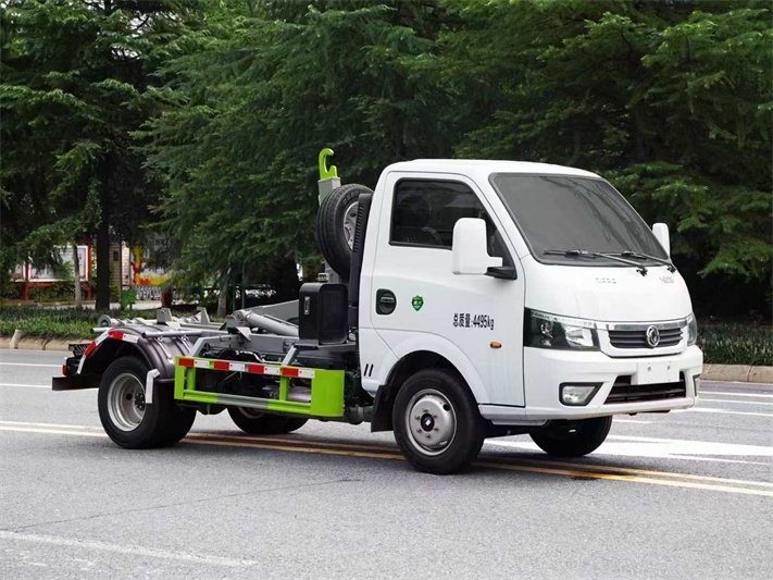 东风途逸勾臂垃圾车