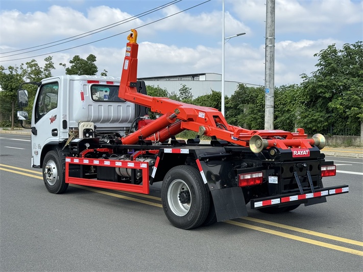 东风重载勾臂垃圾车