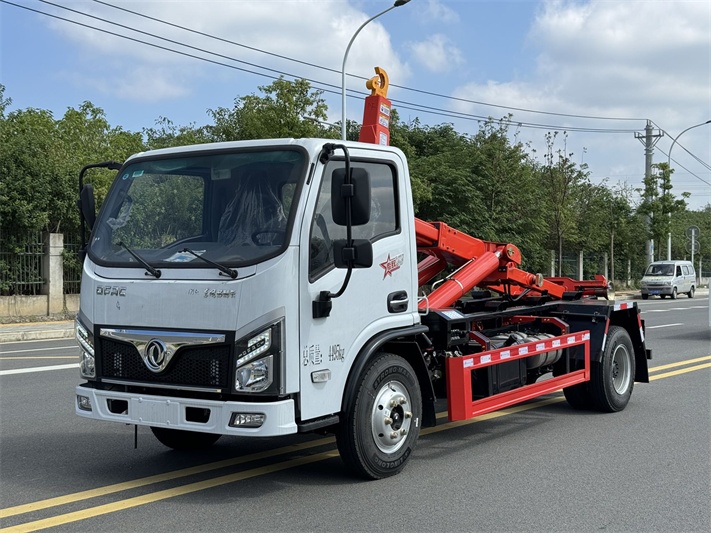 东风重载勾臂垃圾车