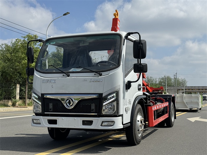 东风重载勾臂垃圾车