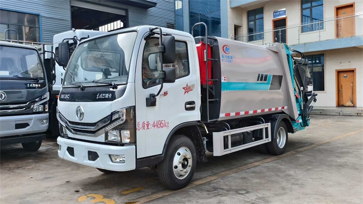东风6方蓝牌压缩垃圾车