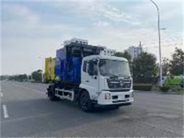 东风天锦勾臂垃圾车（12方）
