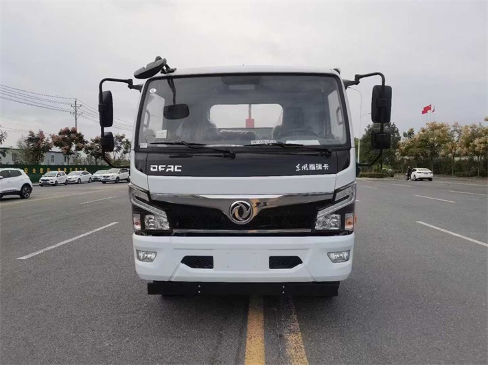 东风勾臂垃圾车（7方）（套臂）