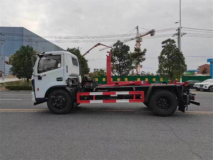 东风勾臂垃圾车（7方）（套臂）